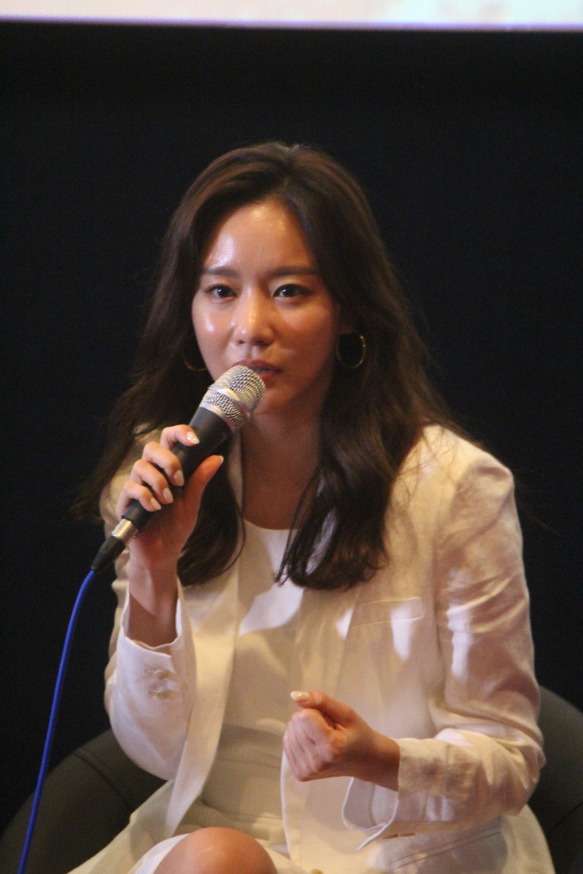 김아중과 함께한 '밤쉘' 스타토크는 많은 관객들의 관심과 열기속에 성공적으로 진행되었다.