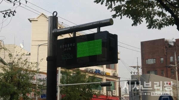 지난달 24일 발생한 KT 아현지사 화재로 인해 마포구의 교통 안내 표지판이 먹통이 됐다./출처=시사브리핑DB